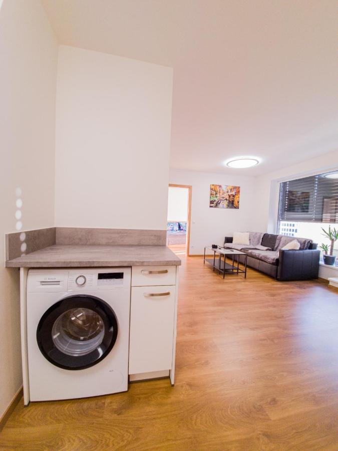 Modern Flat With Large Terrace Lägenhet Hradec Králové Exteriör bild