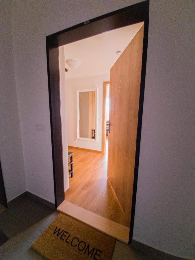 Modern Flat With Large Terrace Lägenhet Hradec Králové Exteriör bild